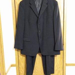 Axcess black &white striped suit 48R - 40W/32 L